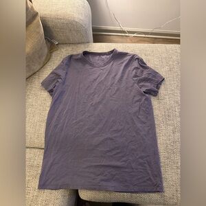 Lululemon Men's Purple T-Shirt